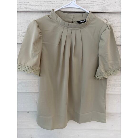 BTFBM Pleated Mock Neck Blouse | Lace Trim Puff Sleeve Top | Size M | New With T - Picture 3 of 7